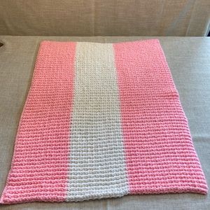 Crocheted baby blanket (pink/white).